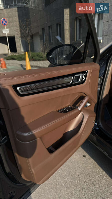 Внедорожник / Кроссовер Porsche Cayenne 2018 в Киеве