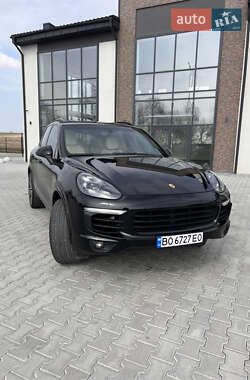 Внедорожник / Кроссовер Porsche Cayenne 2016 в 