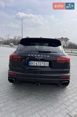 Внедорожник / Кроссовер Porsche Cayenne 2016 в 