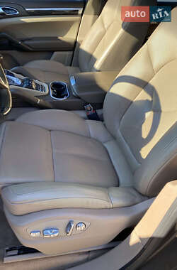 Внедорожник / Кроссовер Porsche Cayenne 2013 в 