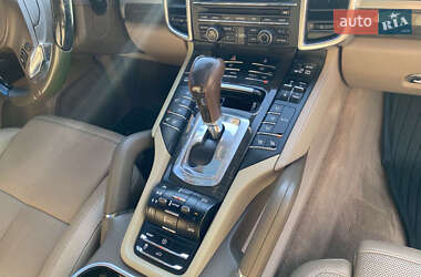 Внедорожник / Кроссовер Porsche Cayenne 2013 в 