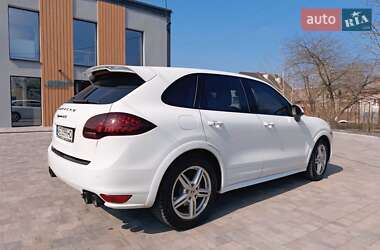 Позашляховик / Кросовер Porsche Cayenne 2013 в 
