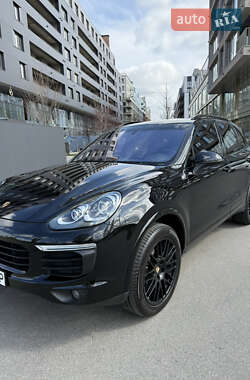 Внедорожник / Кроссовер Porsche Cayenne 2016 в 