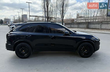 Внедорожник / Кроссовер Porsche Cayenne 2016 в 