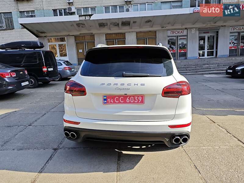 Внедорожник / Кроссовер Porsche Cayenne 2016 в Киеве