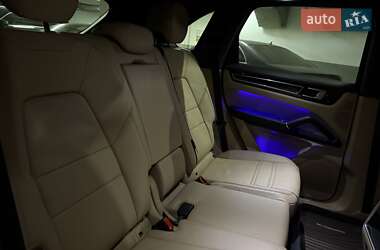 Позашляховик / Кросовер Porsche Cayenne 2018 в 