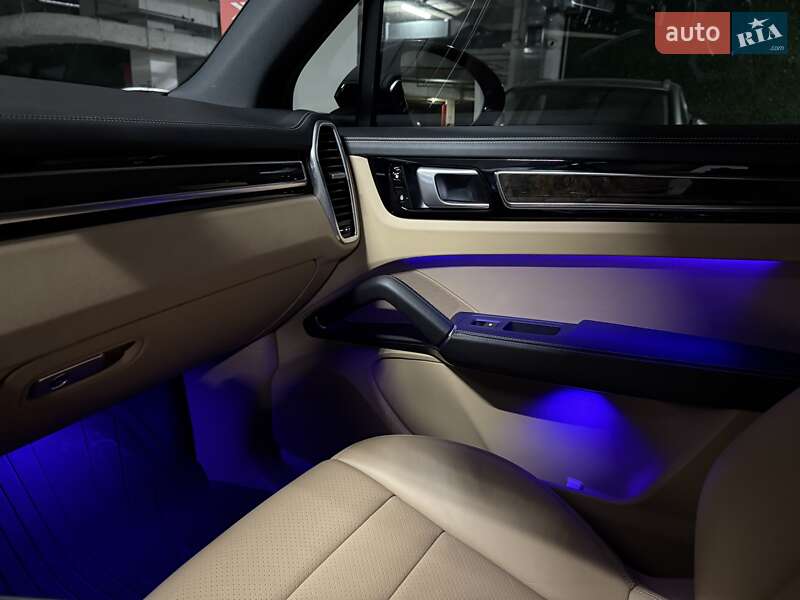 Внедорожник / Кроссовер Porsche Cayenne 2018 в Киеве