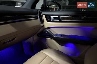 Позашляховик / Кросовер Porsche Cayenne 2018 в 