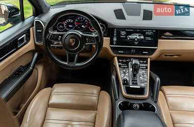 Внедорожник / Кроссовер Porsche Cayenne 2019 в 