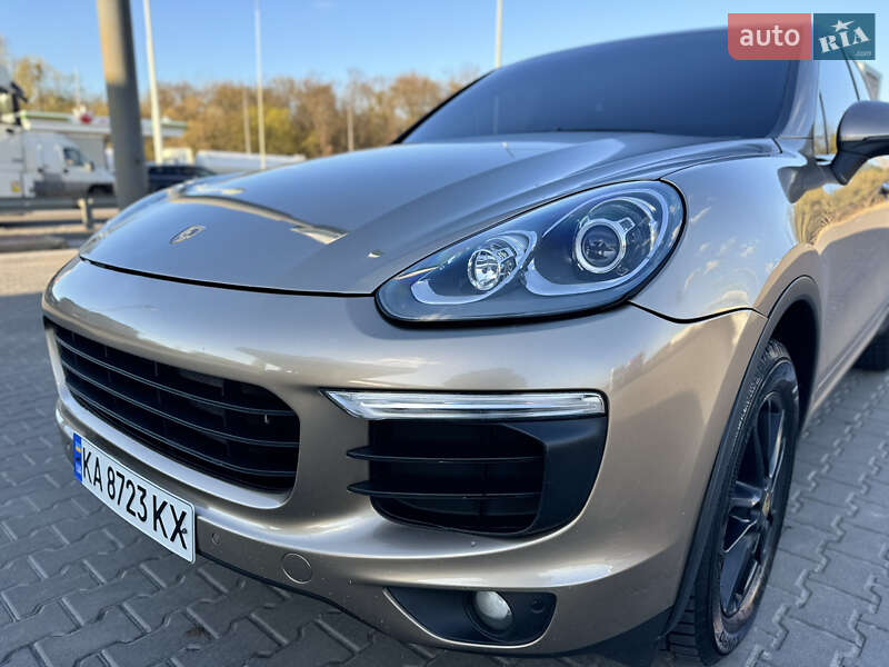 Внедорожник / Кроссовер Porsche Cayenne 2015 в Киеве