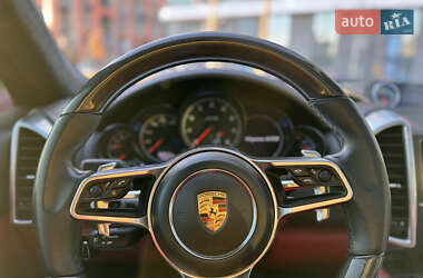 Внедорожник / Кроссовер Porsche Cayenne 2016 в 