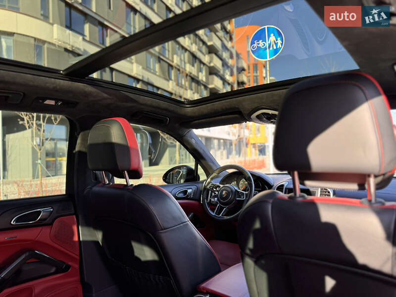 Внедорожник / Кроссовер Porsche Cayenne 2016 в Киеве