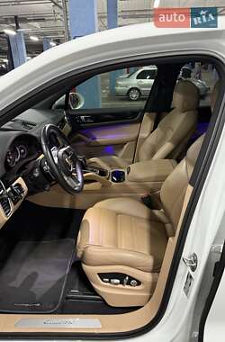 Внедорожник / Кроссовер Porsche Cayenne 2020 в 