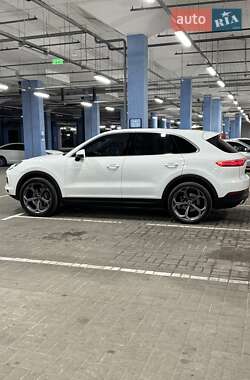 Внедорожник / Кроссовер Porsche Cayenne 2020 в 