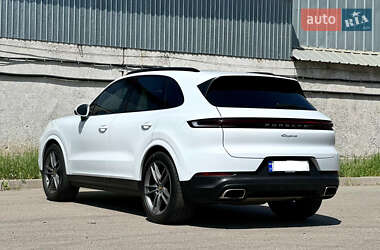 Внедорожник / Кроссовер Porsche Cayenne 2023 в 