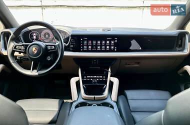 Внедорожник / Кроссовер Porsche Cayenne 2023 в 