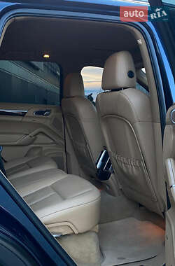 Внедорожник / Кроссовер Porsche Cayenne 2012 в 