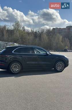 Внедорожник / Кроссовер Porsche Cayenne 2018 в 