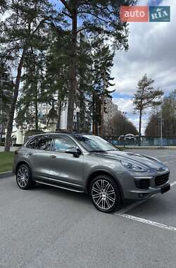 Внедорожник / Кроссовер Porsche Cayenne 2015 в Киеве