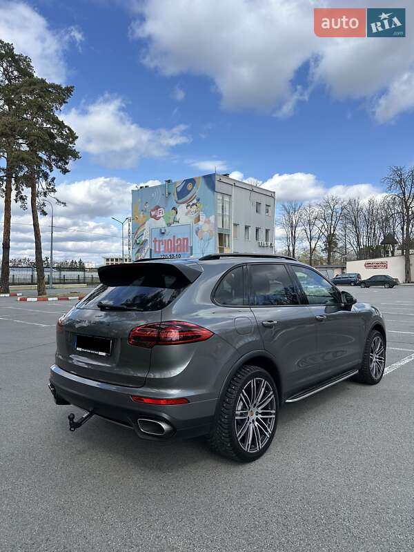 Внедорожник / Кроссовер Porsche Cayenne 2015 в Киеве