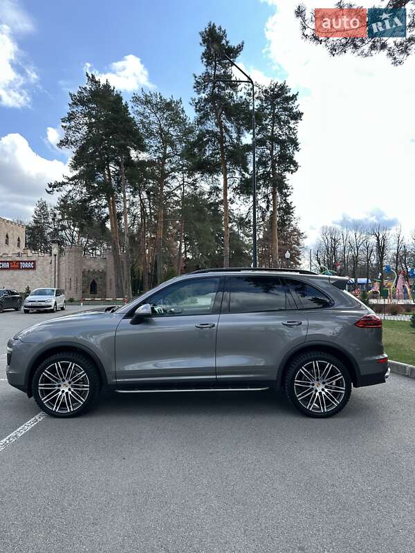 Внедорожник / Кроссовер Porsche Cayenne 2015 в Киеве