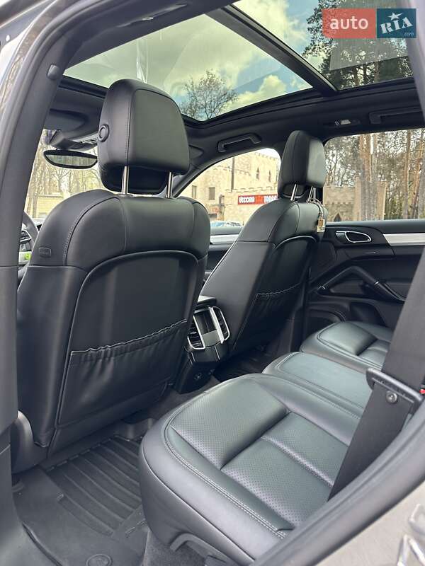 Внедорожник / Кроссовер Porsche Cayenne 2015 в Киеве