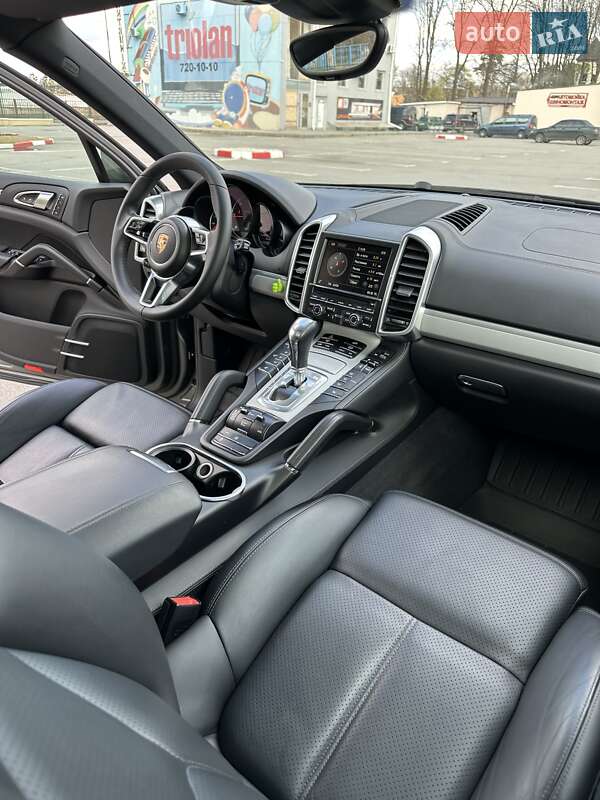Внедорожник / Кроссовер Porsche Cayenne 2015 в Киеве