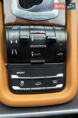 Позашляховик / Кросовер Porsche Cayenne 2013 в 