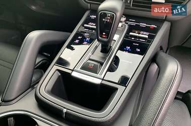Внедорожник / Кроссовер Porsche Cayenne 2019 в 