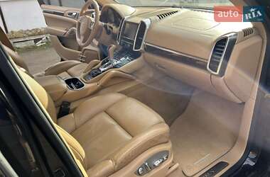 Внедорожник / Кроссовер Porsche Cayenne 2012 в 