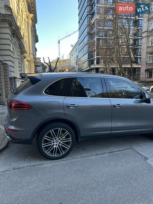 Внедорожник / Кроссовер Porsche Cayenne 2015 в Киеве