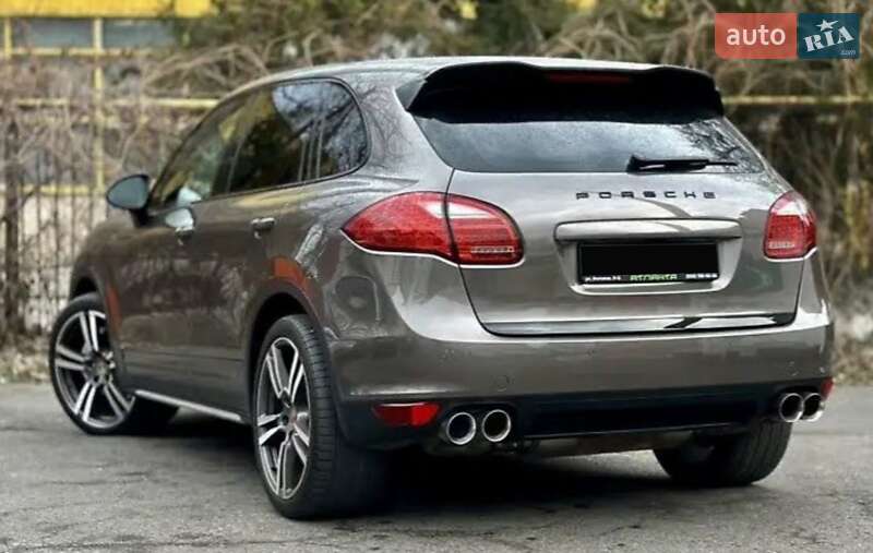 Позашляховик / Кросовер Porsche Cayenne 2011 в Одесі
