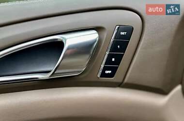 Внедорожник / Кроссовер Porsche Cayenne 2011 в 
