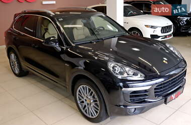 Внедорожник / Кроссовер Porsche Cayenne 2015 в 