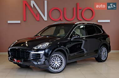 Внедорожник / Кроссовер Porsche Cayenne 2015 в 