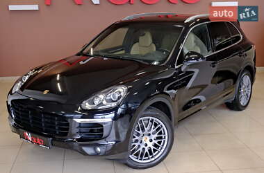 Внедорожник / Кроссовер Porsche Cayenne 2015 в 