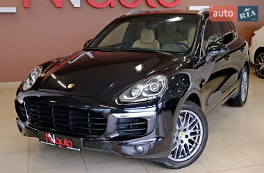 Внедорожник / Кроссовер Porsche Cayenne 2015 в 