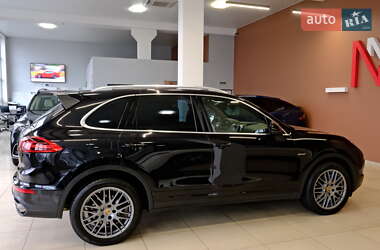 Внедорожник / Кроссовер Porsche Cayenne 2015 в 