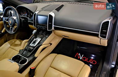 Внедорожник / Кроссовер Porsche Cayenne 2015 в 