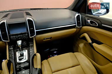 Внедорожник / Кроссовер Porsche Cayenne 2015 в 