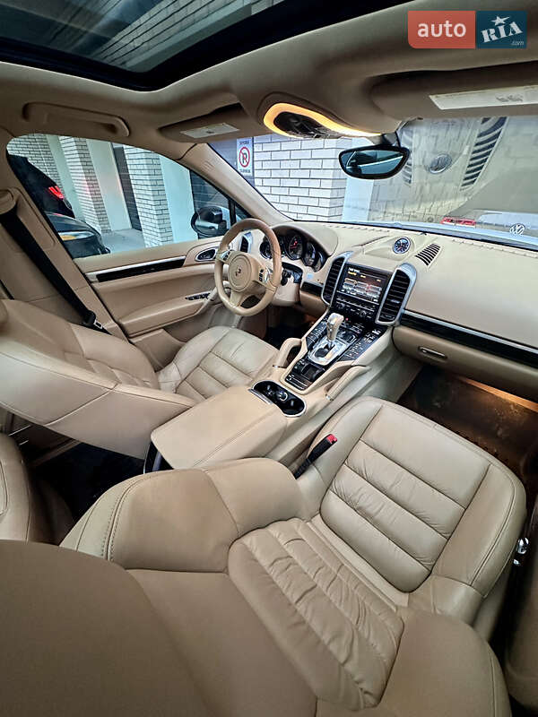 Позашляховик / Кросовер Porsche Cayenne 2014 в Києві