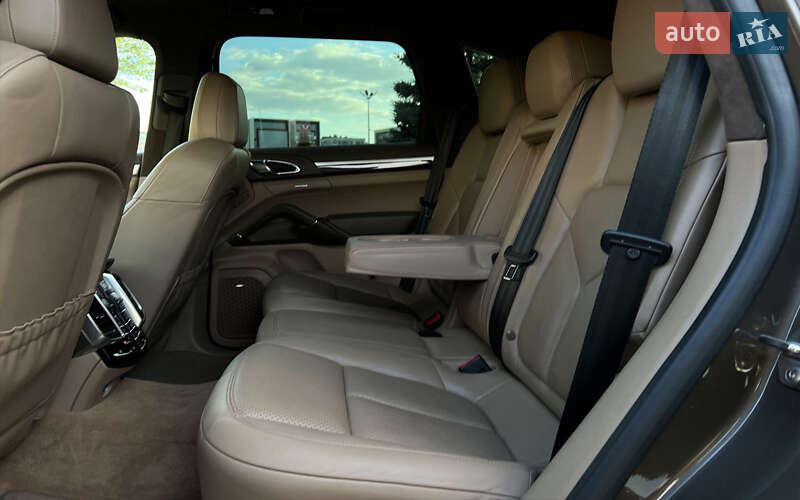 Внедорожник / Кроссовер Porsche Cayenne 2012 в Львове
