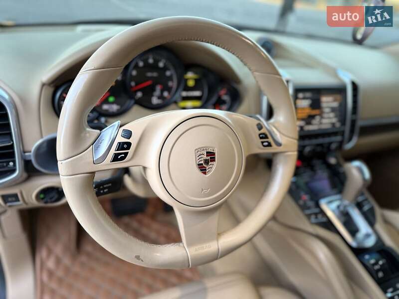 Внедорожник / Кроссовер Porsche Cayenne 2011 в Черновцах