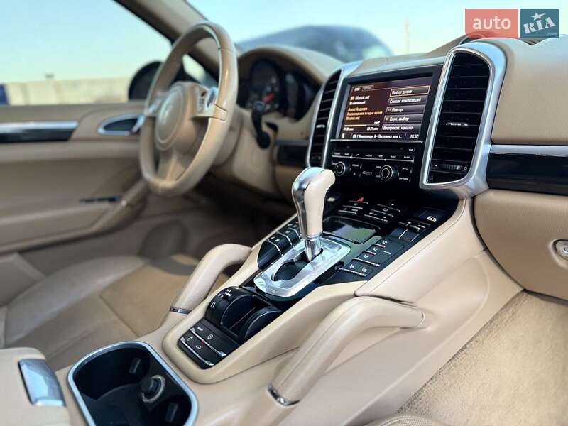 Внедорожник / Кроссовер Porsche Cayenne 2011 в Черновцах