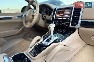 Позашляховик / Кросовер Porsche Cayenne 2011 в 