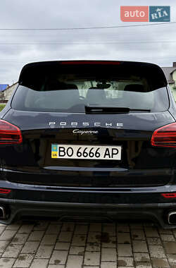 Внедорожник / Кроссовер Porsche Cayenne 2015 в 