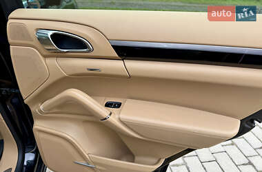 Внедорожник / Кроссовер Porsche Cayenne 2015 в 
