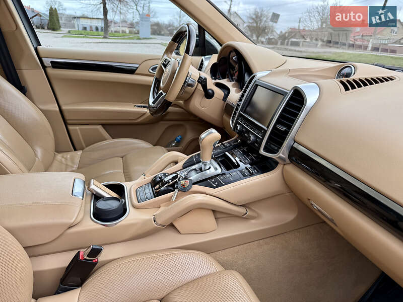 Внедорожник / Кроссовер Porsche Cayenne 2015 в Бродах