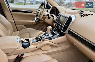 Внедорожник / Кроссовер Porsche Cayenne 2015 в 