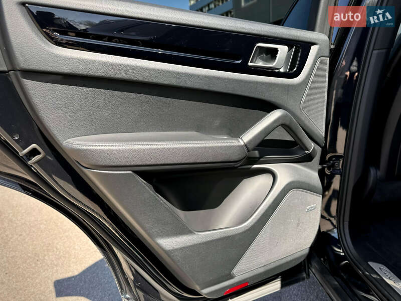 Позашляховик / Кросовер Porsche Cayenne 2019 в Києві